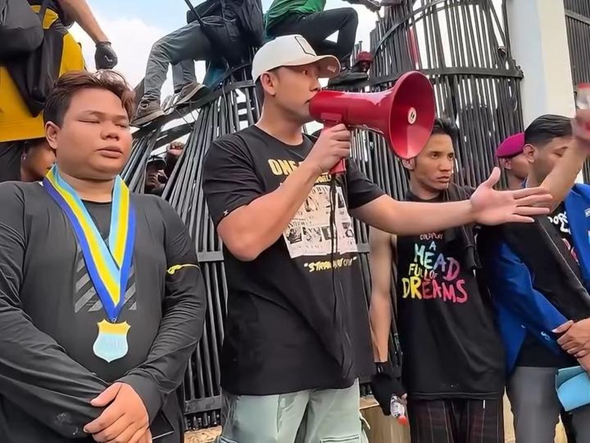 Ikut Orasi di Depan DPR, Denny Sumargo: Temui Mereka dengan Ksatria